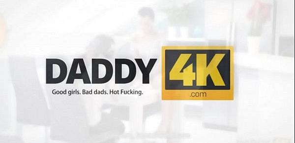  DADDY4K. ¿Qué preferirías, tu computadora o tu novia ¿Y ella